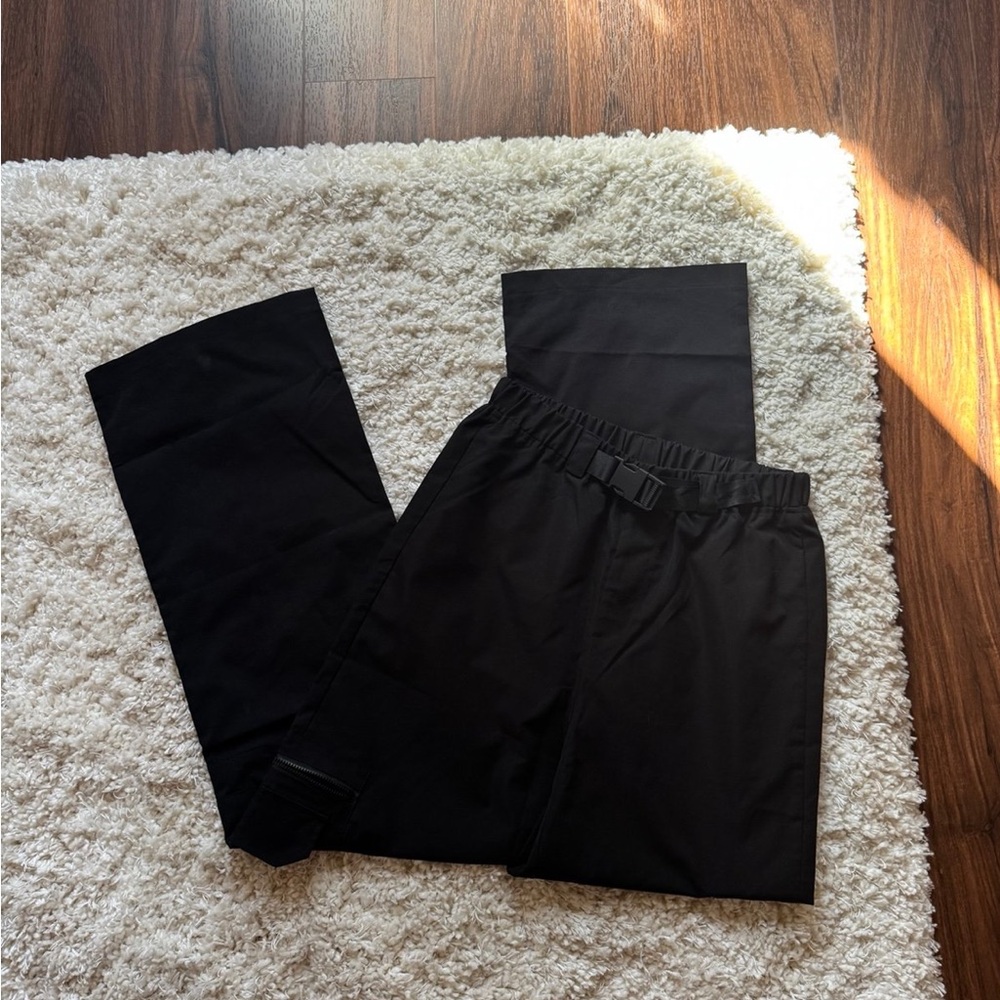 Black Y2K Cargo Pants • S